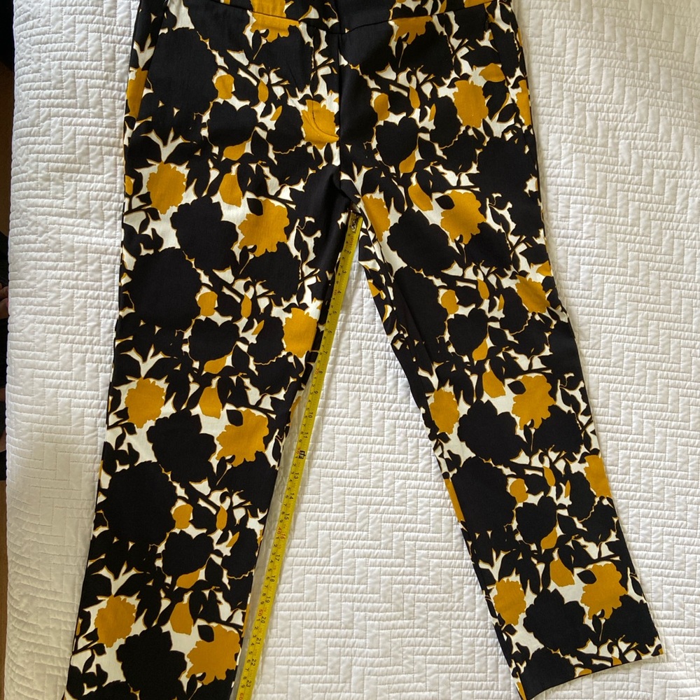New Margaret M Black and Yellow Ankle Cropped Jeans Floral Design